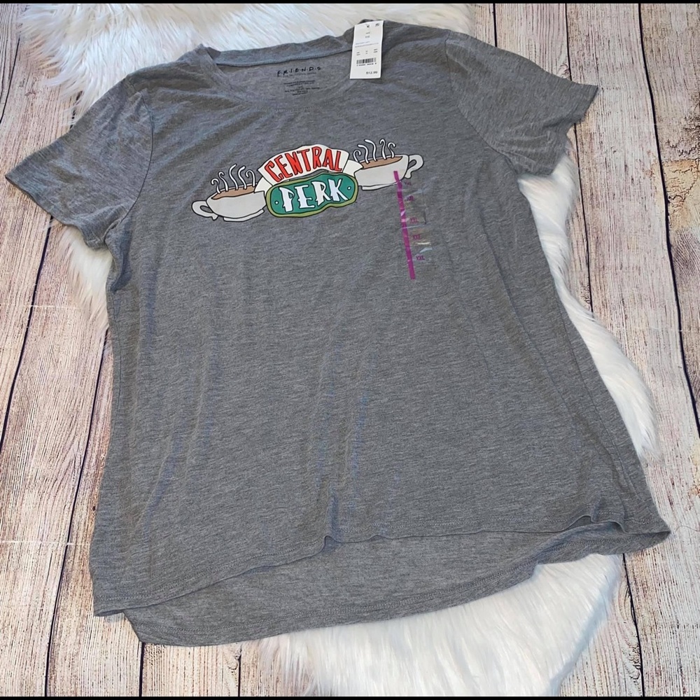 NWT FRIENDS women’s tee size XXL
